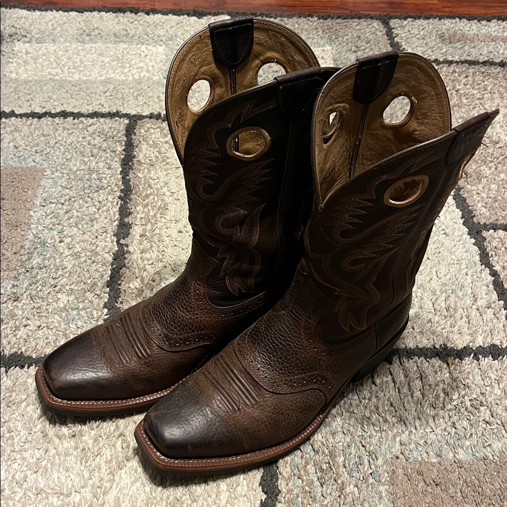 Mens Ariat cowboy boots size 12 mild wear